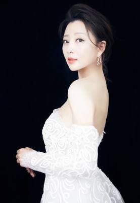 女星“名媛假象”，背后真相令人愤怒！