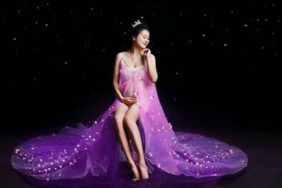 虚拟偶像“中之人”奴役合约曝光，时薪低于最低标准，病倒仍需AI配音